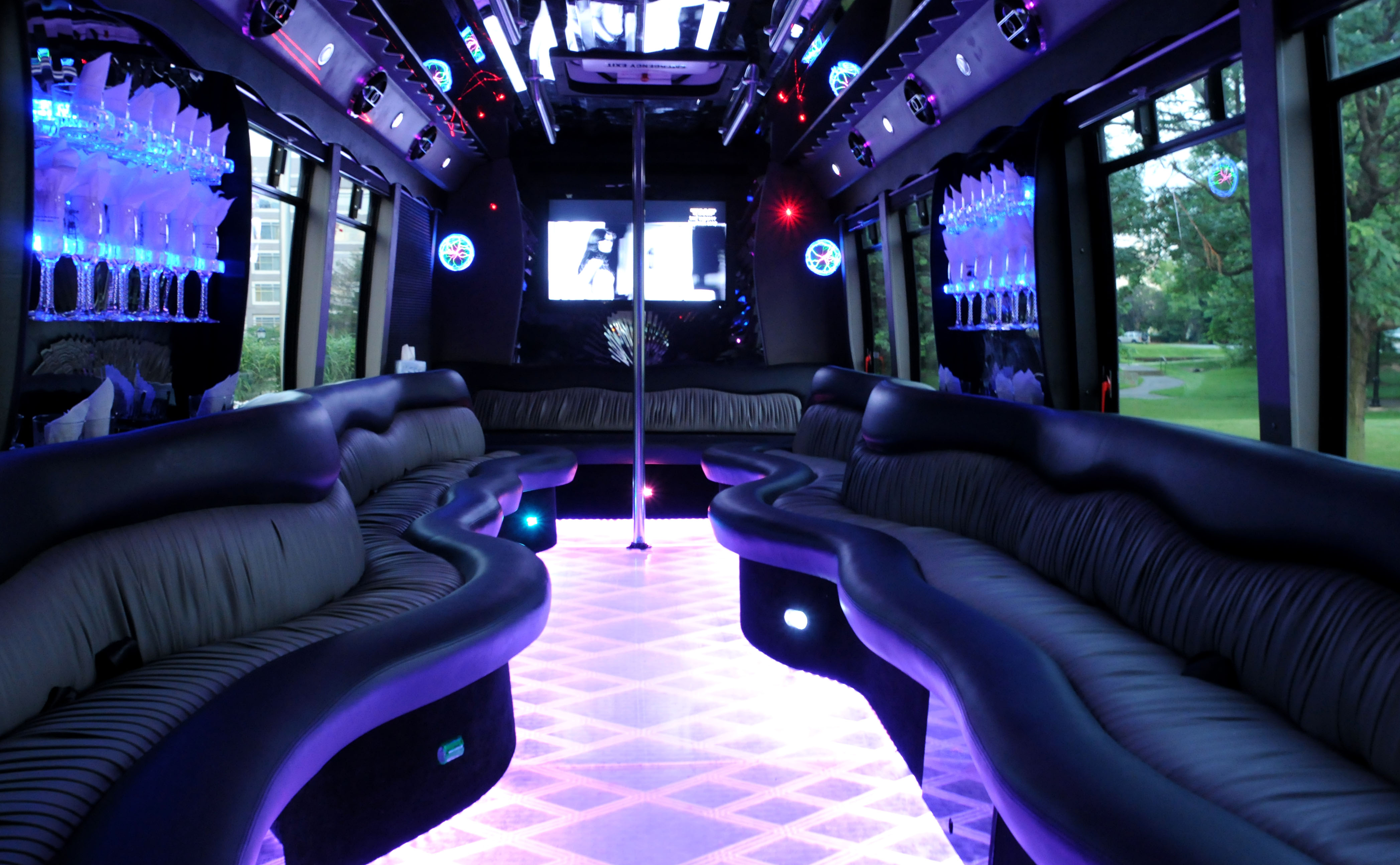 Partybus Fur Partyspass Pur Stretchlimousinen Partybus Und