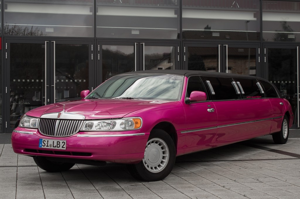 Lincoln Pinke Stretchlimousine Chrysler Pink Karaoke Pink Rosa mieten Siegen